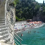 Nina ポジターノ