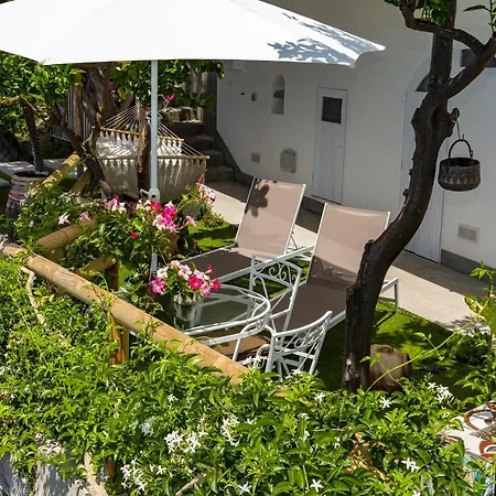 Nina Bed & Breakfast 2*